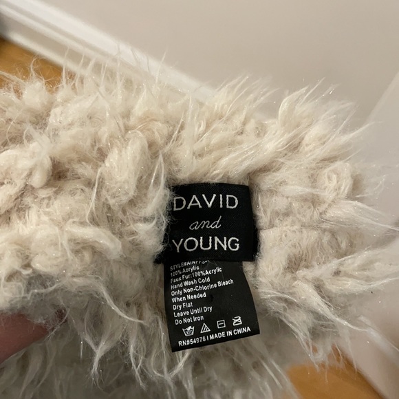David and Young Scarf - Picture 3 of 3